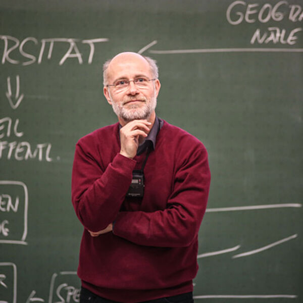 ZDF-Moderator Harald Lesch erklärte im Rahmen der Reihe "Wissensmacher" wie Wissenschaft im Fernsehen funktioniert. Foto: Golsch