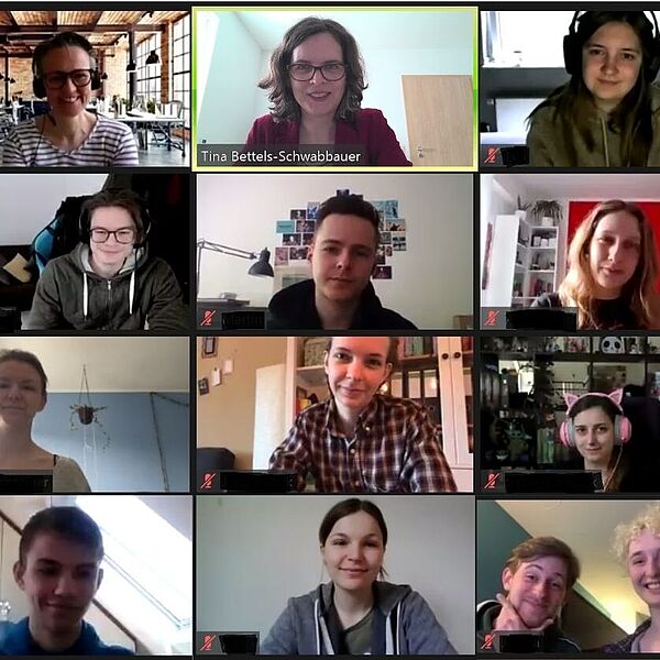 Screenshot: Tina Bettels-Schwabbauer, wissenschaftliche Mitarbeiterin am IJ, kam im Rahmen der "Journalismus macht Schule"-Aktionswoche mit Schülerinnen und Schülern des Berufskollegs Ost der Stadt Essen zum Thema Pressefreiheit ins Gespräch.