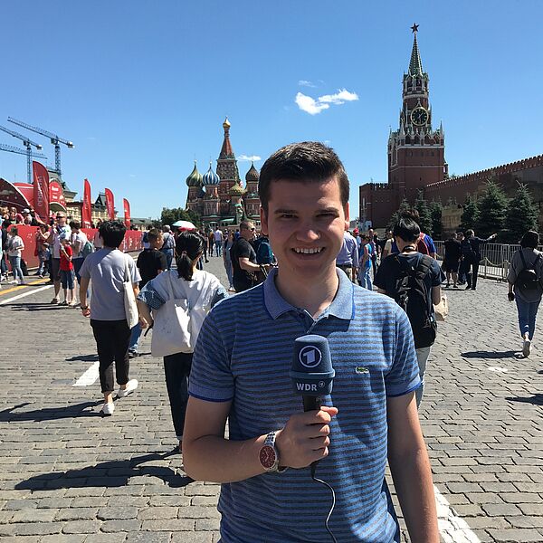 Journalistik-Student Oskar Vitlif ist im Rahmen seines WDR-Volontariats in Moskau bei der Fußball-WM im Einsatz. 