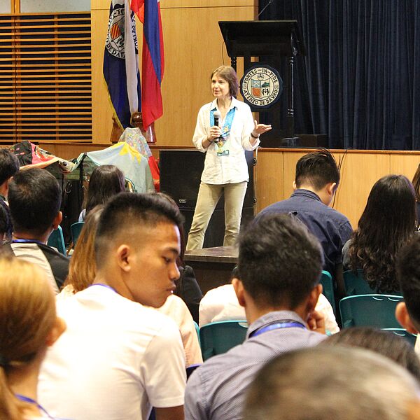 Sigrun Rottmann auf der Konferenz in Davao City.