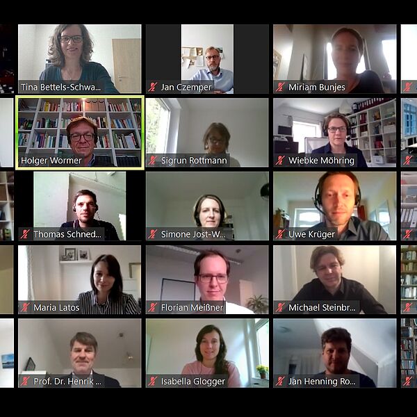 Sreenshot der Teilnehmerinnen und Teilnehmer der ersten Videokonferenz im April