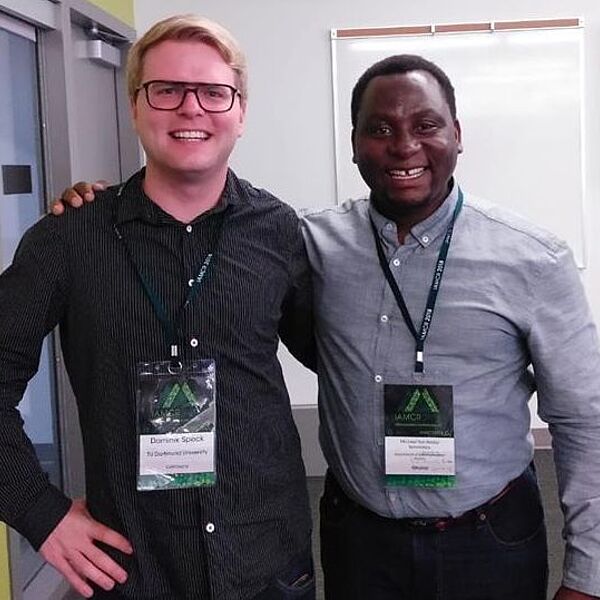 Die Doktoranden Michael Serwornoo (r.) und Dominik Speck haben bei der Jahrestagung der IAMCR in Eugene im US-Bundesstaat Oregon ihre Forschungsergebnisse präsentiert. Foto: IJ.