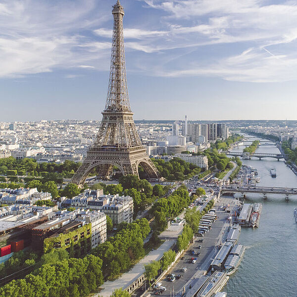Das Bild zeigt Paris und den Eiffelturm