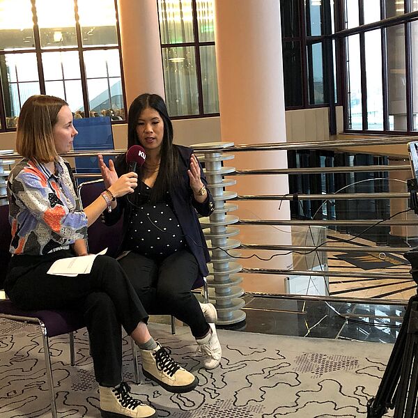 Kurt-Reporterin Katja Sterzik im Interview mit der Chemikerin und Wissenschaftsjournalistin Mai Thi Nguyen-Kim. 