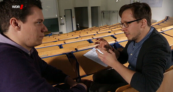 Gerret von Nordheim (r.) im Gespräch mit WDR-Reporter Dennis Horn. 