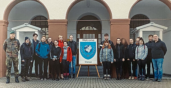 Die Teilnehmenden des Seminars „Journalismus und Trauma“ am Vereinte Nationen Ausbildungszentrum der Bundeswehr in Hammelburg 